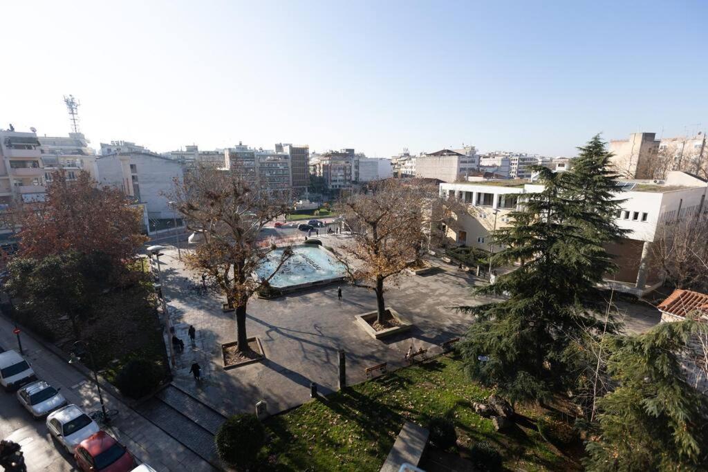 Λάρισα Διαμέρισμα Με Θέα Πλατεία Στο Κέντρο Της Πόλης Apartment Exterior photo