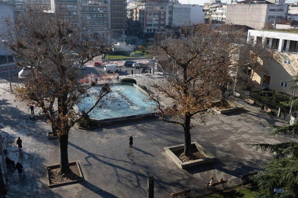 Λάρισα Διαμέρισμα Με Θέα Πλατεία Στο Κέντρο Της Πόλης Apartment Exterior photo