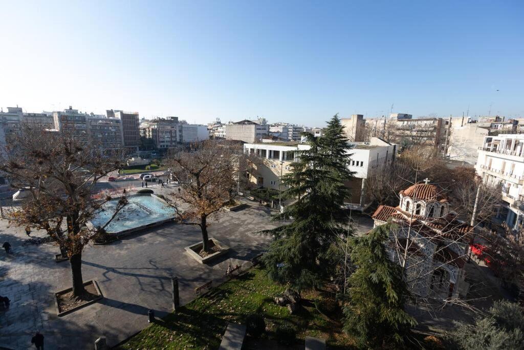 Λάρισα Διαμέρισμα Με Θέα Πλατεία Στο Κέντρο Της Πόλης Apartment Exterior photo